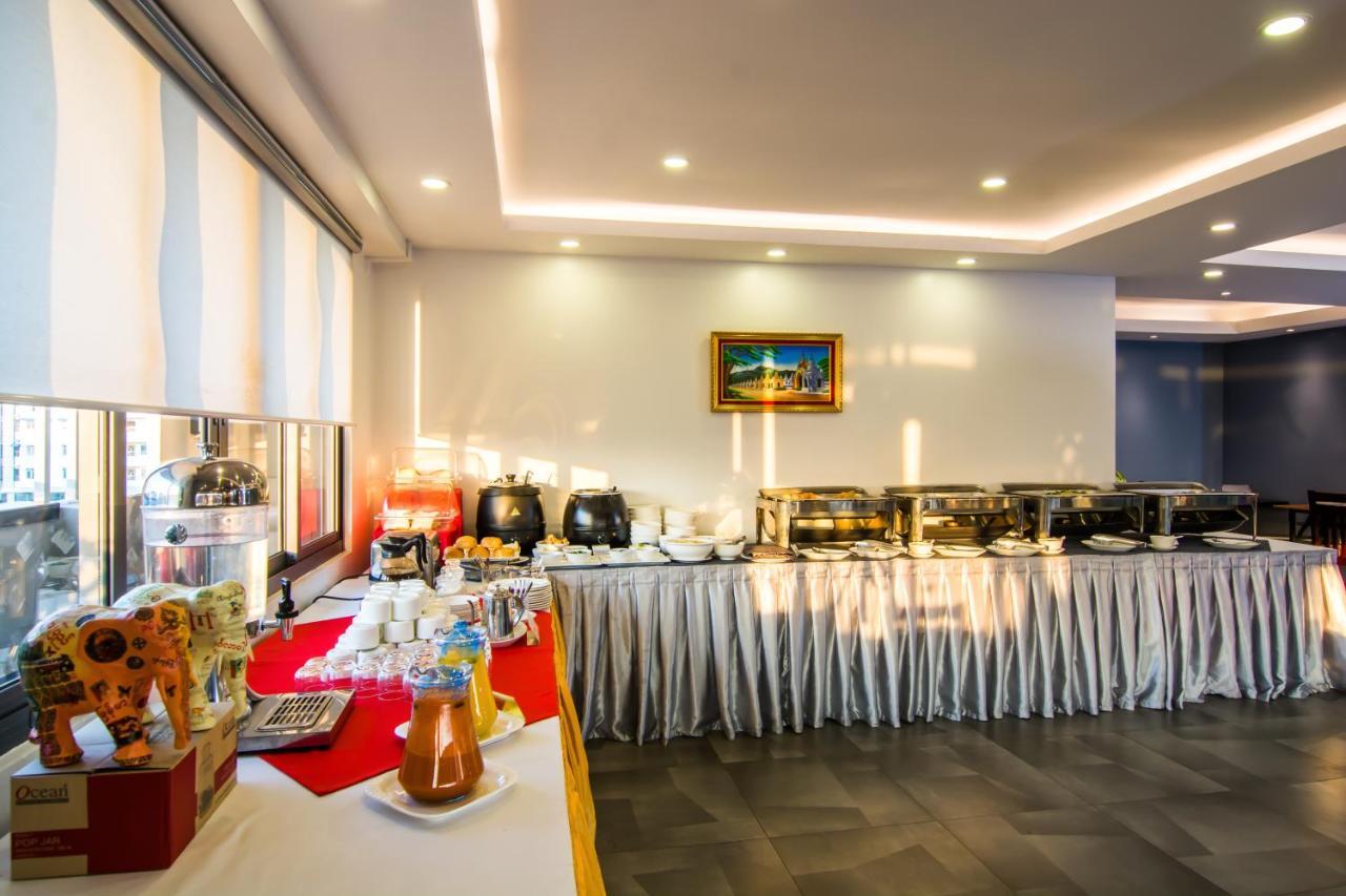 Hotel Botahtaung 3*